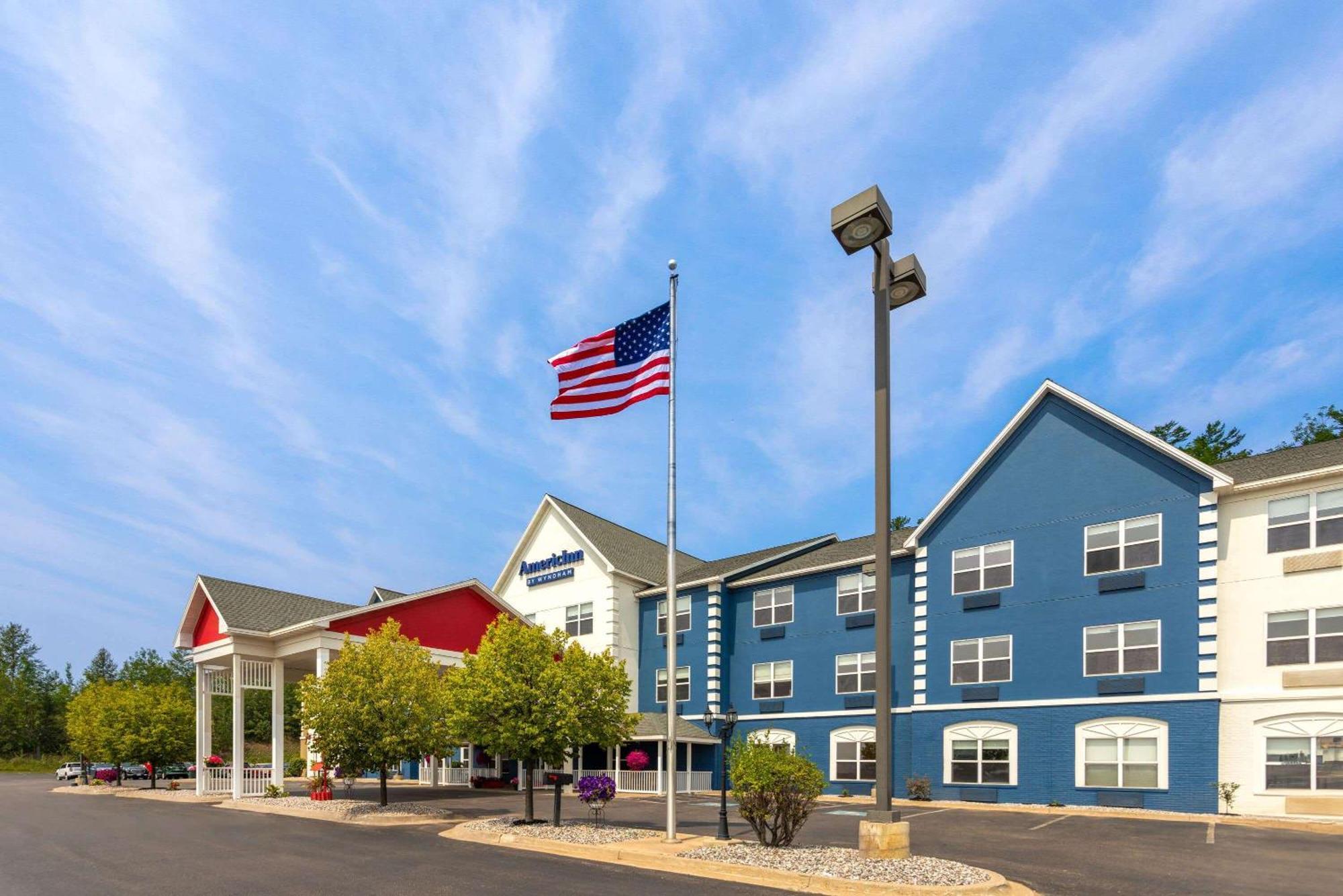 Americinn By Wyndham Iron Mountain Exteriör bild